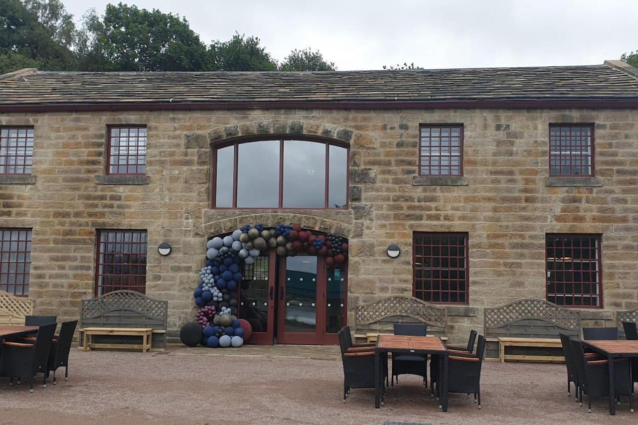 Buck - En-Suite Room In Canalside Guesthouse Burnley Exterior photo